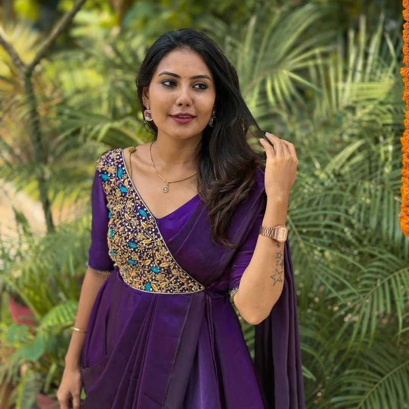 Glossy Georgette Unique Style Saree Glossy Georgette Unique Style Saree